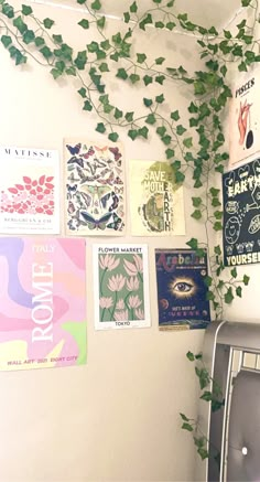 Cool Room I nspo for your roomsoo Small Bedroom Ideas Posters, Genz Aesthetic Bedroom, Fake Vines In Living Room, Fake Vines In Corner Of Room, Fake Vines Ideas, Fake Vine Ideas, Vines Aesthetic Room, Room Corner Decor Ideas Aesthetic, Room Fake Vines