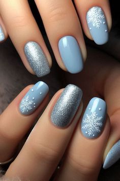 Blue Holiday Nails Winter, Navy January Nails, Navy Winter Nails Dark Blue, Winter Snowflake Nails Blue, January Nail Art Ideas, Dark Blue Snowflake Nails, Baby Boomer Bleu, Blue Snowflake Nail Design, Elsa Nails Frozen