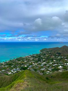 Hawaii, 
pipeline, 
Waimea, 
Oahu, 
Lanikai Beach, 
Lanikai pillbox

Point of view 
Mountain
House 
Green
Grass
Ocean 
Blue 
 Dark blue 
Paradise 
Water 
Aestetic Moving To Hawaii, Beautiful Nature, Universe, Nature