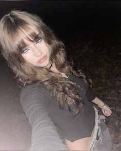 Emo Goth Makeup, Girl Emo, Cute Bangs, Diy Outfits, Alt Makeup, Alt Girls, Bill Kaulitz, Grunge Girl, Emo Girls