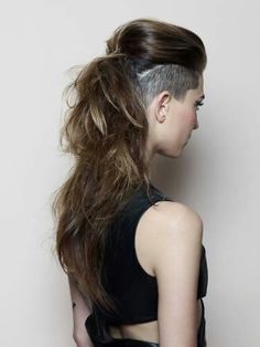 Long Mohawk Women, Hair Undercut Women, Long Mohawk Hairstyles For Women, Undercut Braids Hairstyles, Long Hair Undercut Women, Wavy Hair Undercut, Long Hair Mohawk, Side Shaved Hair, Long Hair Undercut