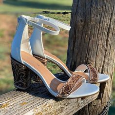 Western Wedding Color Themes, Western Leather Heels, Western Heels Wedding, Western High Heels, Wedding Shoes Western, Cowgirl Heels, Western Wedding Shoes, Western Bridal Shower Ideas, Cowhide Wedding