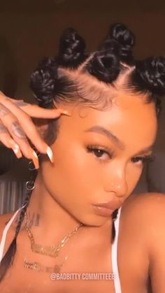 Ban To Knots Black Hair, Bantu Knots Parting, How To Do Bantu Knots, Bantu Knots Locs Hairstyles, Bantu Knots With Locs, 4 Buns Hairstyle, Bantu Knots Hairstyles Natural Hair, Curly Bantu Knots, Bantu Knots With Curls