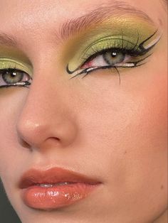 Brat Makeup, Lime Green Makeup, Morning Makeup, Going Out Makeup, Pride Makeup, Photoshoot Makeup, Green Makeup, Unique Makeup, Dope Makeup