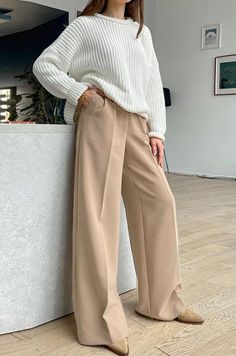 Spend your day with a carefree attitude in this high waist wide leg pants featuring a fitted waist and side pockets. High waist.;  Wide leg.;  Fitted waist.;  Side pockets.;  Imported.;  Size guide. ; Look Office, Blue Office, Office Pants, Graduation Outfits, Wide Trousers, Casual Wide Leg Pants, Women Office, Pants Fit, Summer Concert