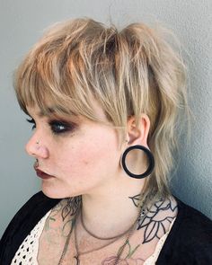 Mixie Pixie Mullet Round Face, Women With Mullets, Shag Undercut, Mullet With Undercut, Undercut Mullet Women, Alternative Mullet, Mullet With Shaved Sides, Feminine Mullet