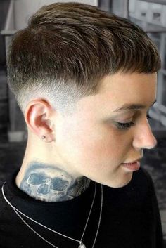 Stylish Androgynous Haircuts For All Hair Types And Hair Moods ★ Masculine Short Hair, Very Short Mullet, Crop Fade, Undercut Ideas, Short Pixie Cuts, Androgynous Hair, Haircut Types