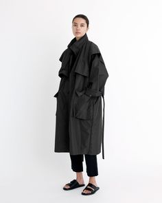 Packable Rain Trench - SS24 - Black Black Raincoat Outfit, Raincoat Aesthetic, Rains Raincoat, Black Rain Coat, Hood Cape, Rain Fashion, Rain Outfit, Raincoat Outfit, Black Raincoat