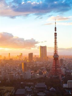 the eiffel tower in paris at sunset