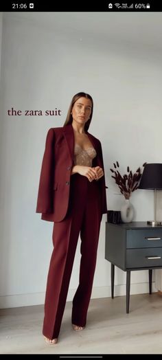 Zara Women Suit, Zara Suits Women 2022, Zara Work Outfits Women, Power Suits For Women Classy, Zara Suits Women, Burgundy Suit Women, Graduation Suits For Women, Grad Suits