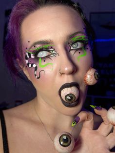 Neon beetlejuice inspired special effects Halloween makeup #halloween #halloweencostumeideas #halloweenmakeupideas #beetlejuice #makeup #makeupart #specialeffectsmakeup Sandworm Beetlejuice Makeup, Beetle Juice Inspired Makeup, Genderbent Beetlejuice, Beetlejuice Inspired Makeup, Beetlejuice Makeup Glam, Beetle Juice Makeup, Spooky Makeup, Beetlejuice Makeup, Makeup 2024