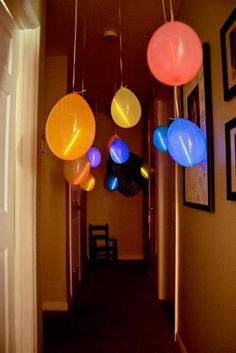 some lights hanging from the ceiling in a hallway