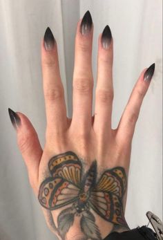 Morticia Addams Inspired Nails, Short Sharp Black Nails, Moody Nails Grunge, Goth Nails Simple, Simple Gothic Nails, Silly Nails, Vampire Nails, Black Ombre Nails, Stilleto Nails Designs