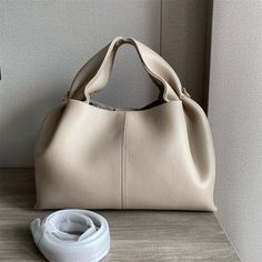 SPECIFICATIONSStyle: FashionShape: BucketPlace Of Origin: GUANG DONG ProvincePlace Of Origin: GUANG DONG ProvincePattern Type: SolidOrigin: CN(Origin)Occasion: VersatileMain Material: Split LeatherLining Material: CottonInterior: Interior Zipper PocketHardness: SoftGender: WOMENDecoration: RibbonsClosure Type: HaspCN: GuangdongBrand Name: MKCCCKAsize: length 32CM* width16CM * height19CMThere may be 1-2cm error in size. We try our best to keep the physical objects consistent with the pictures, bu Minimalist Bags, Types Of Purses, My Style Bags, Dumpling Bag, Minimalist Bag, Lunch Box Bag, Box Bag, Pure Color, Metal Chain