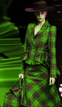 Green - Tartan dress - Royal Stewart Royal Stewart Tartan, Tartan Dress, Plaid Fashion, Fashion Classy, Fashion Details, Stylish Women, Pretty Dresses