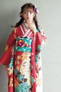 Kimono Poses, Japan Dress, Wedding Kimono, Kimono Design, Kimono Pattern, Beautiful Kimonos, Japanese Outfits