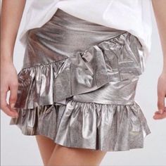 Never Worn! Elastic Waistband That’s Super Flattering. New Without Tags Metallic Mini Skirt, Mode Online, Latest Clothes, Outfits Casuales, No Frills, Black Silver, Mini Skirt, Asos