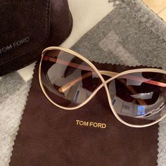 Authentic Tom Ford Sunglasses In Excellent Condition. No Scratches. Haven’t Been Worn In A Couple Years. Cloth And Case Included. Tomford Sun Glasses Women, Tom Ford Glasses Women, Tom Ford Sunglasses Women, Eyes Glasses, Tiffany Sunglasses, Glasses Frames Trendy, Trendy Eyewear, Italian Sunglasses, Tom Ford Glasses