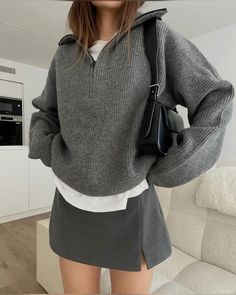 Sixth Form Outfits, Neue Outfits, Elegante Casual, School Looks, Grey Outfit, Looks Street Style, 가을 패션