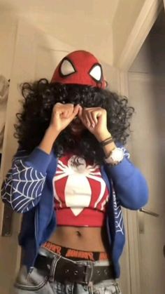 girl with curly hair Spider Man Fits, Spider Man Outfits Woman, Spiderman Girl Aesthetic, Spiderman Aesthetic Outfit, Spiderman Outfit Women, Spider Man Inspired Outfit, Spider Man Outfits Ideas, Spider Man Outfits, Spiderman Outfit Ideas