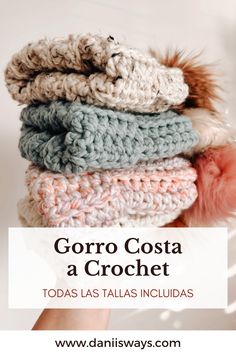 a stack of crocheted blankets with text overlay that reads, gorro costaa a crochet