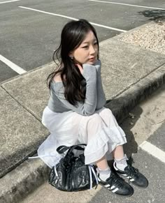 Douyin Fashion, Instagram Photo Ideas, Inspo Instagram, Clothes Outfits, Photo Idea, Cute Poses, Korean Outfits