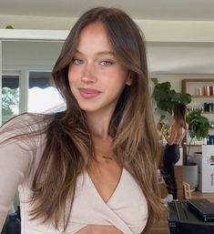 Isabella Mathers Hair, Isabelle Mathers No Makeup, Isabelle Mathers Makeup, Brunette Models, Make Up Inspo