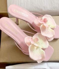 Ac New Leaf, Pretty Heels, Flower Heels, Heels Aesthetic, Dr Shoes, Cute Shoes Heels, Fancy Shoes, Cute Heels, Girly Shoes