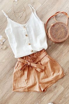 fashion tips over 40 #FashionTips Geek Outfit, Moda Denim, Teenage Outfits, Summer Shorts Outfits, Tank Top Outfits, Trendy Summer Outfits, Teenager Outfits