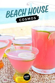 beach house cosmos in glasses and pitcher Beach House Cosmos, Beach House Dinners, Pitcher Cosmopolitan, Beach House Recipes, Beach House Food, Cosmos Recipe, Cosmopolitan Drink Recipe, Cosmo Drink, Cosmopolitan Cocktails