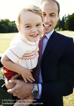 A blog reporting on Kate Middleton's (HRH Duchess of Cambridge) appearances, both official and candid. Fashion and royal news. Prince George Baby, Prince George Photos