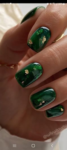 Green Autumn Nails, November Nail Art, Green Fall Nails, Emerald Green Nails, Emerald Nails, Hand Nails, March Nails, Green Autumn, Ideas Uñas