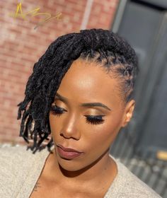 Mohawk Dread Hairstyle for Females Female Dreads Hairstyles, Female Dreads, Micro Braids Hairstyles, Dreads Hairstyles, Dreads Girl, Short Locs Hairstyles, Dreads Styles, Mohawk Hairstyles