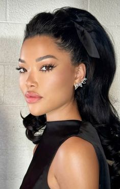 Vintage Classy Hairstyle, Vintage Straight Hairstyles, Bond Girl Hair, Old Hollywood Hair Shoulder Length, Holiday Hair Black Women, Noir Hairstyles, Vintage Hairstyles Black Women, Pin Up Styles For Black Women, Ingenue Hair