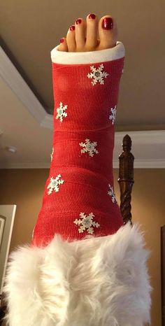 Outfits With Leg Cast, Leg Cast Decorating Ideas, Everything And Nothing, Crutches, Christmas Angels, Artsy Fartsy, Decorating Ideas, Winter Fashion