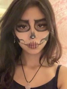 #halloween #ideas Wigs Y2k, Makeup Horor, Makijaż Sugar Skull, Halloween Skeleton Makeup, Pelottava Halloween, Skull Makeup Tutorial, Maquillage Halloween Simple, Makeup 2024