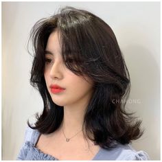 Haircuts For Medium Hair With Bangs, Fox Cut Hair, Short Korean Hair, Medium Haircut With Bangs, Aesthetic Haircuts, Haircut Aesthetic, Korean Short Hair, Wolf Cut