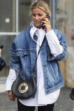 White Oversized Shirt, Copenhagen Fashion Week Street Style, Denim Street Style, English Room, Denim Jacket Outfit, Copenhagen Fashion, Copenhagen Style, Copenhagen Fashion Week, Looks Street Style