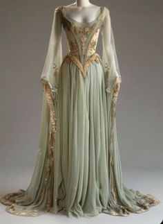 Medieval Dress Princess Aesthetic, House Tyrell Dress, Targaryen Style Dress, Medieval Princess Outfit, House Of The Dragon Outfit Inspiration, House Of The Dragon Inspired Dresses, Midevil Dresses Princesses, Fantasy Wedding Attire, Medieval Fashion Aesthetic