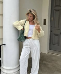 Linen Pants Outfit, Classy Business Outfits, Elegant Classy Outfits, Fest Outfits, Business Attire Women, Corporate Attire, Corporate Outfits, Pullover Outfit