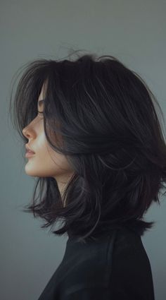 Haircut Till Shoulder Length, Short Hair Framing Layers, Upper Back Hair Length Haircuts, Short Straight Haircuts With Layers, Bob With Layers Straight Hair, Womens Short Layered Haircut, Above Shoulder Layered Haircuts, Triangle Bob Haircut, Haïr Style For Women