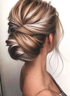 Sanggul Modern, Formal Hairstyles For Short Hair, French Twist Updo, Blonde Updo, Granny Hair, Updo Styles, Low Bun, Penteado Cabelo Curto, Wedding Hairstyle