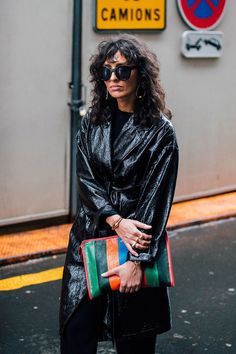 Why the trench coat is this season's street style star Trench Coat Street Style, Outfits To Wear In Paris, Coat Street Style, Street Style 2017, Paris Outfits, Raincoats For Women, Paris Street Style, Cool Street Fashion, Street Style Looks