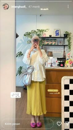 Casual Hijab Outfit Rok, Ootd Hijab Skirt, Yellow Skirt Outfits, Ootd Ngampus, Outfit Ngampus, Skirt Ootd, Outfit Hijab Casual, Rok Outfit, Minimalist Fashion Women