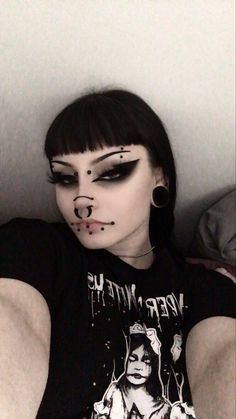 Pierced Girls, Emo Piercings, Medusa Piercing, Alt Makeup, Stretched Lobes, Face Piercings, Piercings For Girls, Swag Makeup, Alternative Makeup