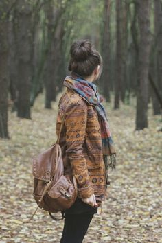 Wunderschöner Herbsttyp: Mit diesen Farben & diesem WOW-Styling wird dein Look… Exploring Outfit, Autumn Look, Emo Outfits, Street Style Trends, Winter Mode, Pop Punk, Backpack Bag