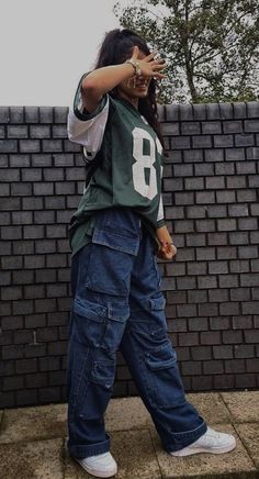 Baddie Oversized Outfits, Cargo Pants And Jersey Outfit, Fits With Baggy Pants, Teen Baggy Outfits, Baggy Baggy Outfit, How To Wear Jersey Women, Baggy Jersey Outfit Women, Baggy Street Style Women, Baggie Clothes Aesthetic