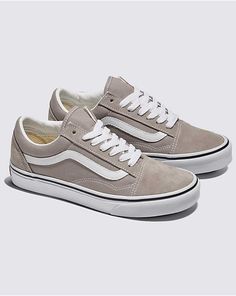 Women’s Vans Old Skool Outfit, Shoes For Mom Jeans, Women’s Vans, Vans Old Skool Outfit, Vans Old Skool Gray, Tan Vans, Vans Shoes Women, Low Top Vans, Versatile Sneakers