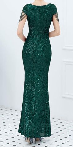 Green Sequin Maxi Evening Dress (Stunning) Green Sequined Evening Dress For Banquets, Green Sequined Evening Dress For Banquet, Sequin Full-length Maxi Dress For Prom, Floor-length Contrast Sequin Maxi Dress, Green Sequin Dress For Banquet, Holiday Green Sequin Dress, Glamorous Green Sleeveless Evening Dress, Green Evening Dress With Contrast Sequin, Glamorous Sleeveless Green Evening Dress