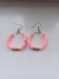 Pink clay bead hoop earrings with gold beads. Earrings With Clay Beads, Clay Beads Earring Ideas, How To Make Clay Bead Earrings, Cute Clay Bead Earring Ideas, Cute Earrings To Make, Clay Bead Earrings Ideas, Handmade Jewelry Diy Bracelets, Clay Beads Earrings, Pink Clay Bead